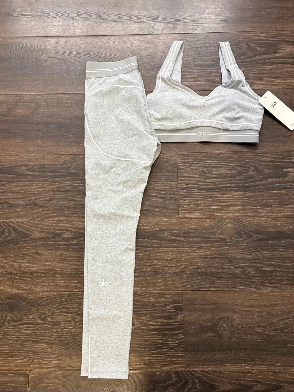 LMK WHAT COLOR AND SIZE BEFORE YOU BUY PLS!!! ALO Yoga set Lavender, Gray, Black